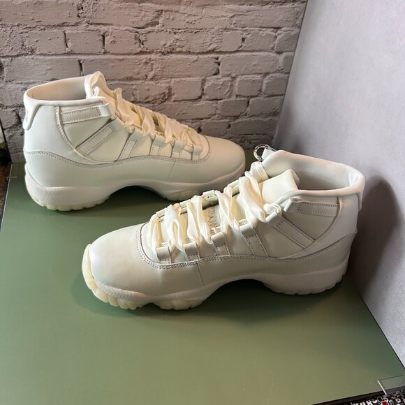 AIR JORDAN RETRO 11 (WOMEN) (10) - Picture 10 of 13